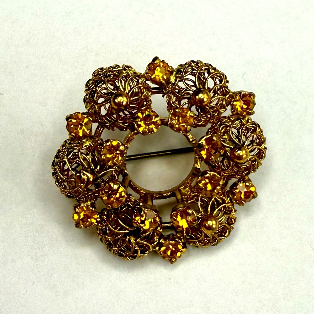 Vintage 1950’s Topaz/Amber Color Rhinestones Gold Tone Filigree Wreath Brooch